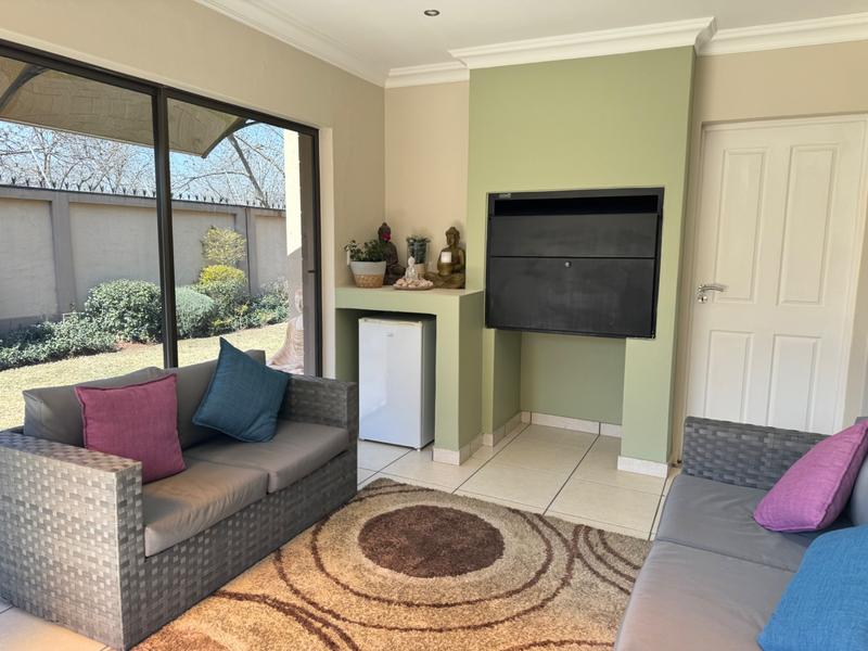 5 Bedroom Property for Sale in Raslouw Gardens Gauteng