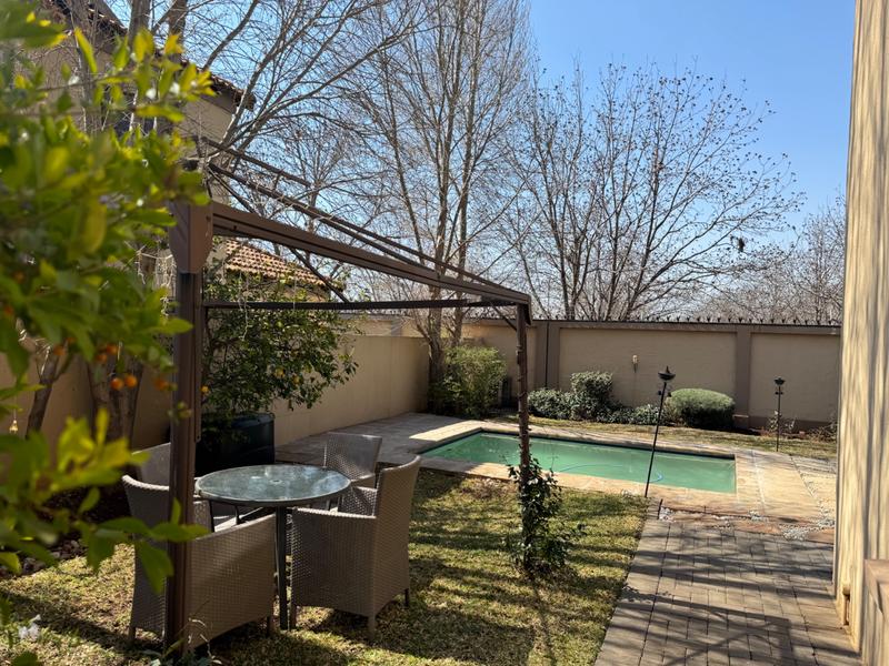 5 Bedroom Property for Sale in Raslouw Gardens Gauteng