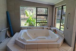 5 Bedroom Property for Sale in Walker Fruit Farms Gauteng