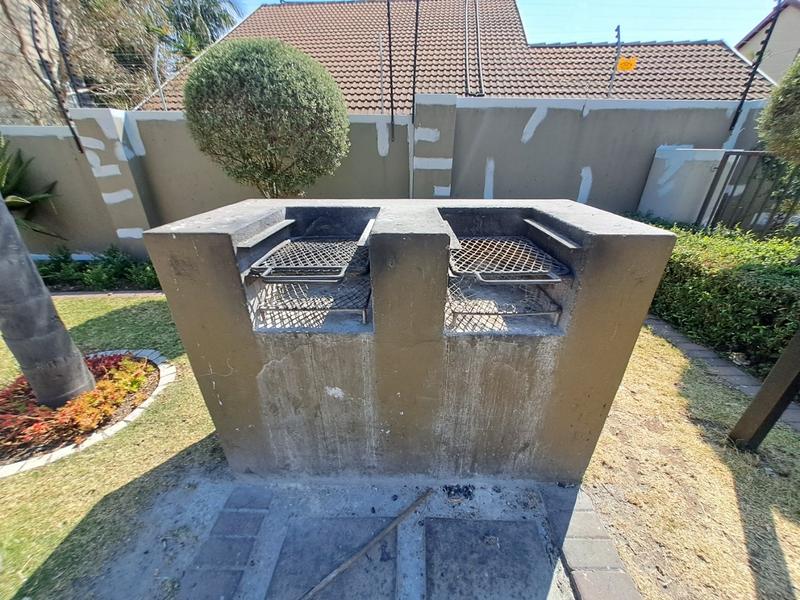 2 Bedroom Property for Sale in Barbeque Downs Gauteng