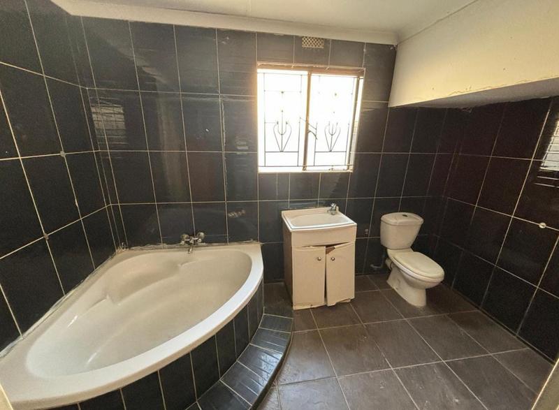 5 Bedroom Property for Sale in Tembisa Gauteng