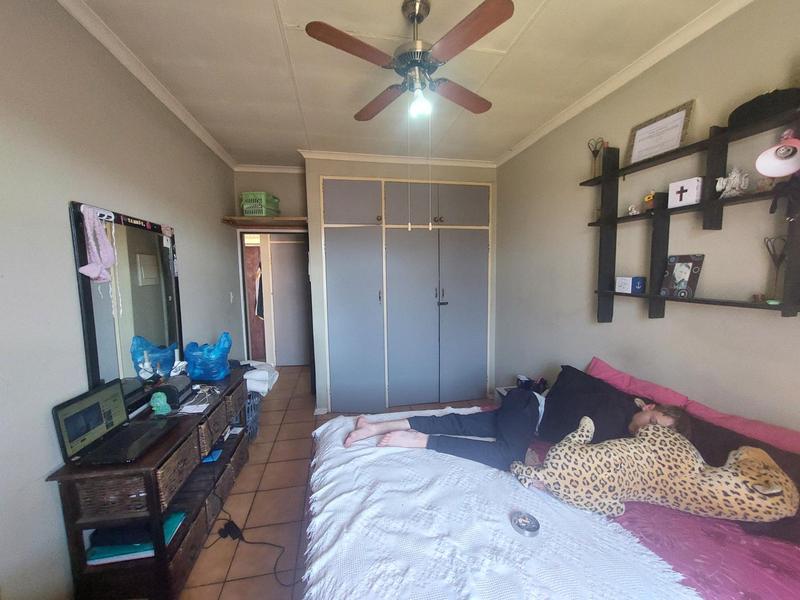 1 Bedroom Property for Sale in Hermanstad Gauteng