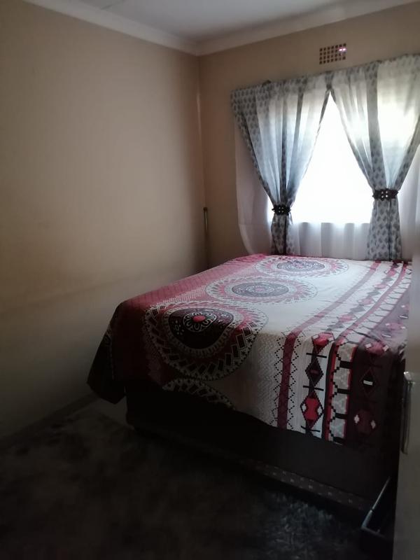 2 Bedroom Property for Sale in Clayville Gauteng