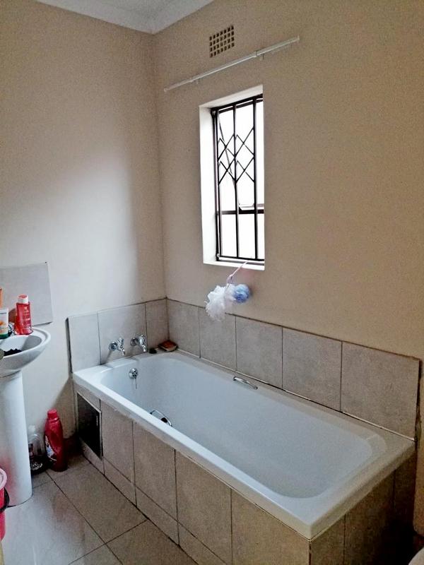 2 Bedroom Property for Sale in Clayville Gauteng