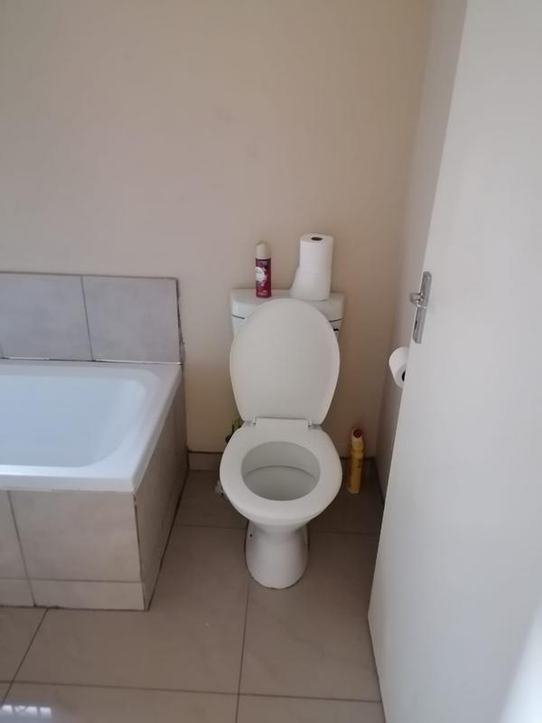 2 Bedroom Property for Sale in Clayville Gauteng