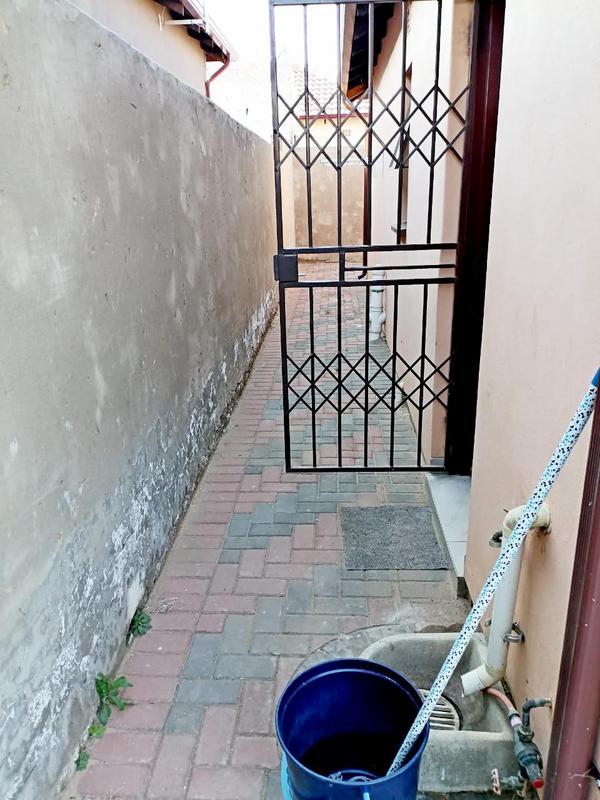 2 Bedroom Property for Sale in Clayville Gauteng