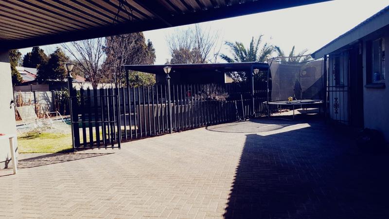 3 Bedroom Property for Sale in Vanderbijlpark SE 6 Gauteng