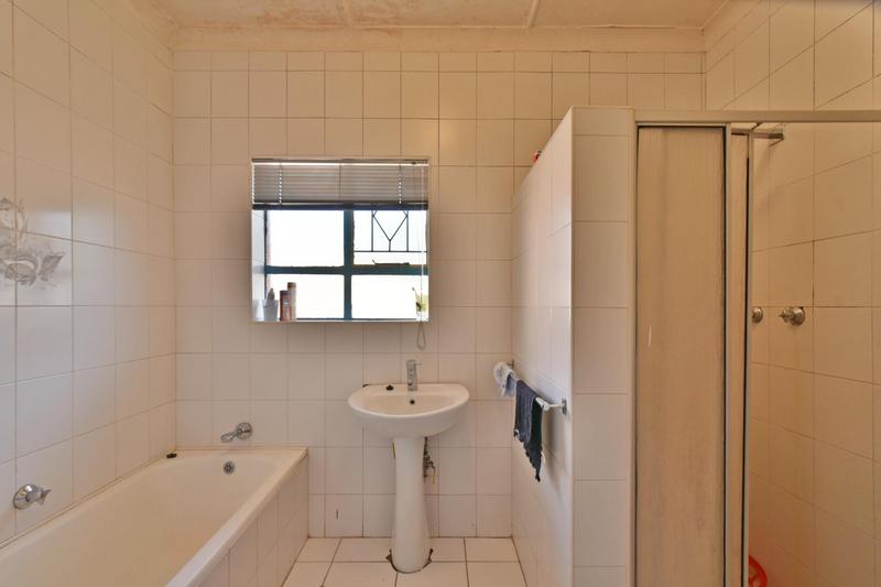 3 Bedroom Property for Sale in Mondeor Gauteng