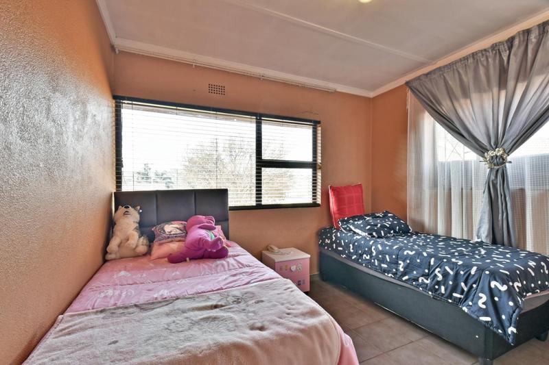 3 Bedroom Property for Sale in Mondeor Gauteng