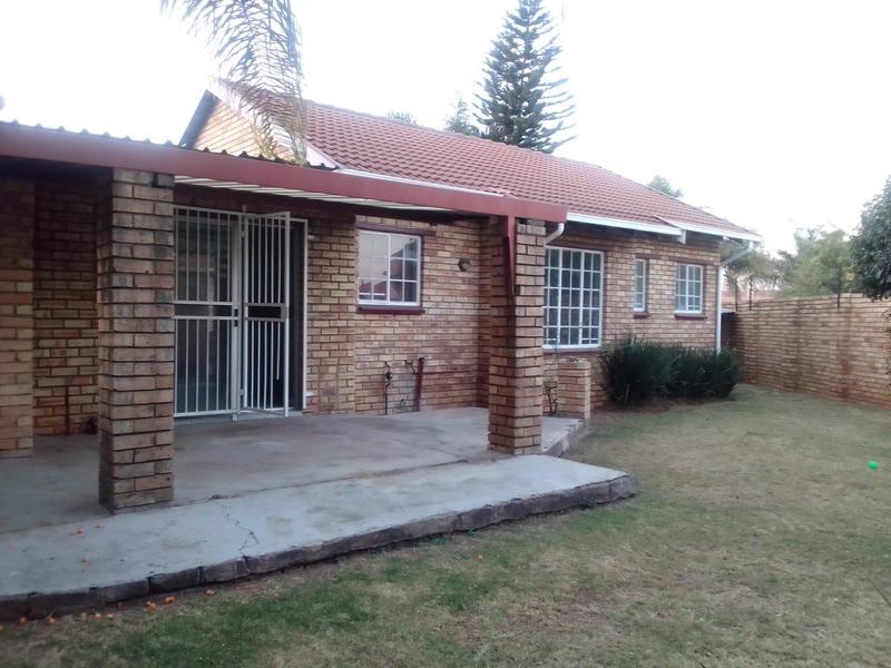 To Let 2 Bedroom Property for Rent in Glen Marais Gauteng