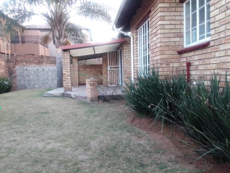 To Let 2 Bedroom Property for Rent in Glen Marais Gauteng