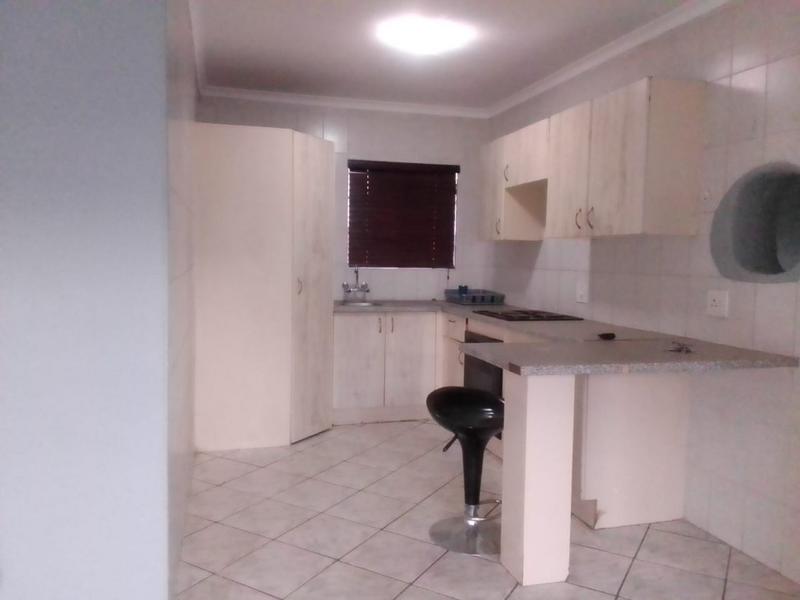 To Let 2 Bedroom Property for Rent in Glen Marais Gauteng