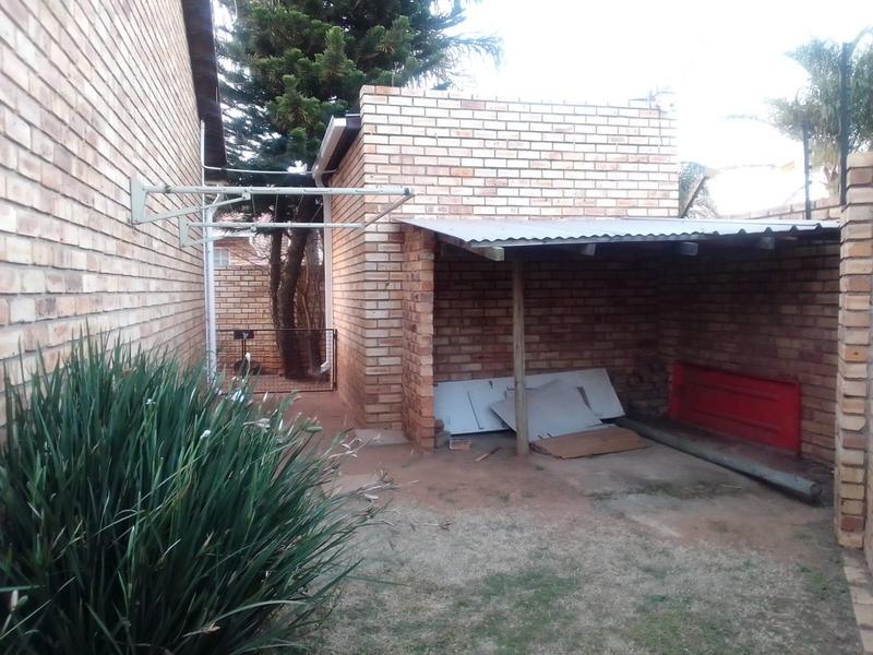 To Let 2 Bedroom Property for Rent in Glen Marais Gauteng