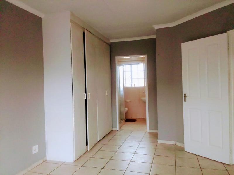 To Let 2 Bedroom Property for Rent in Glen Marais Gauteng