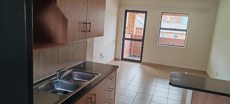 2 Bedroom Property for Sale in Olifantsvlei Gauteng