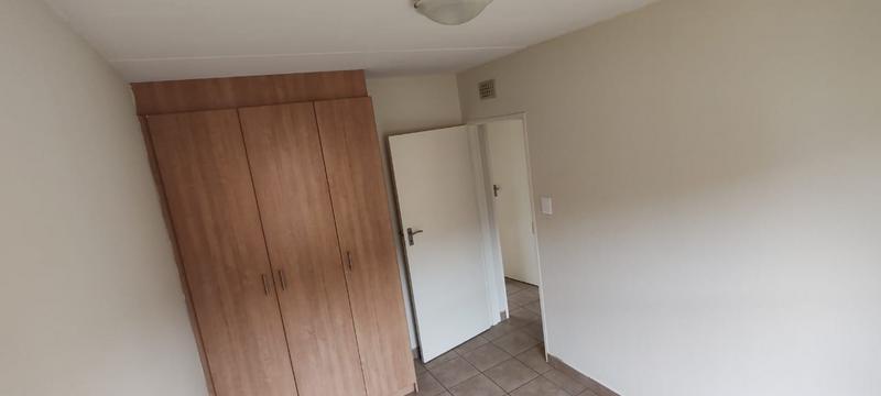 2 Bedroom Property for Sale in Olifantsvlei Gauteng