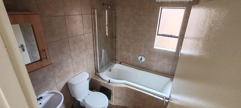 2 Bedroom Property for Sale in Olifantsvlei Gauteng