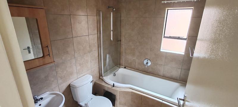 2 Bedroom Property for Sale in Olifantsvlei Gauteng