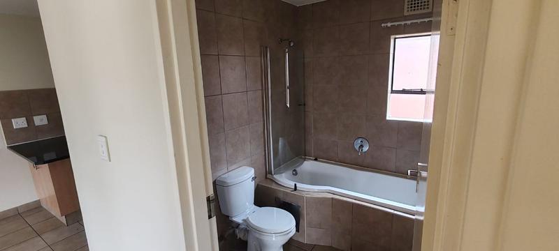 2 Bedroom Property for Sale in Olifantsvlei Gauteng