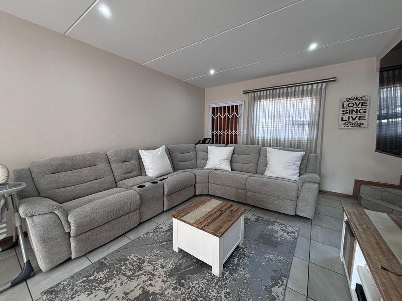 3 Bedroom Property for Sale in Honeydew Manor Gauteng