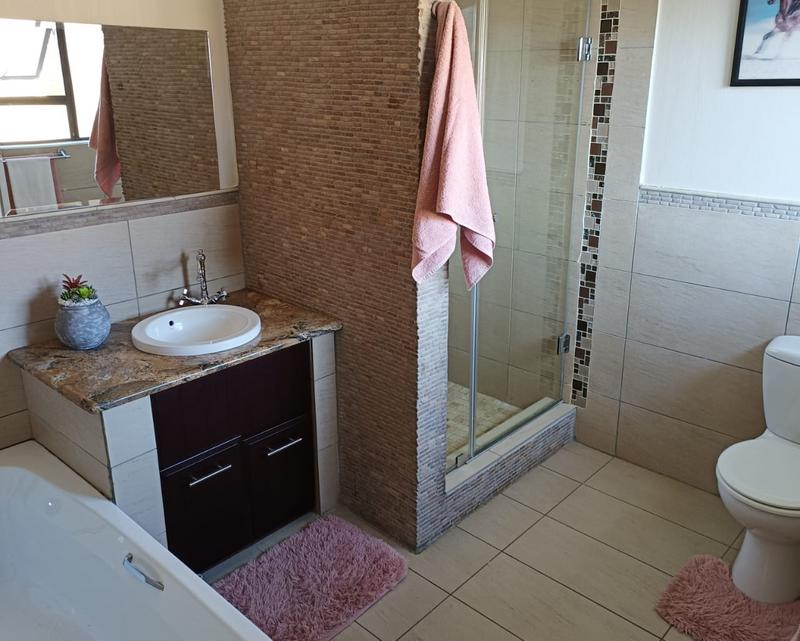 5 Bedroom Property for Sale in Misty Bay Gauteng