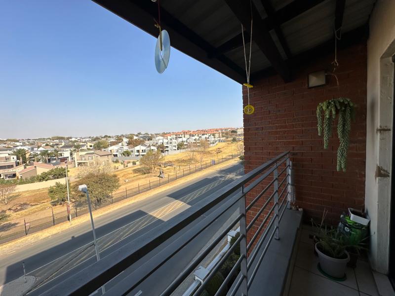 To Let 1 Bedroom Property for Rent in Greenstone Hill Gauteng