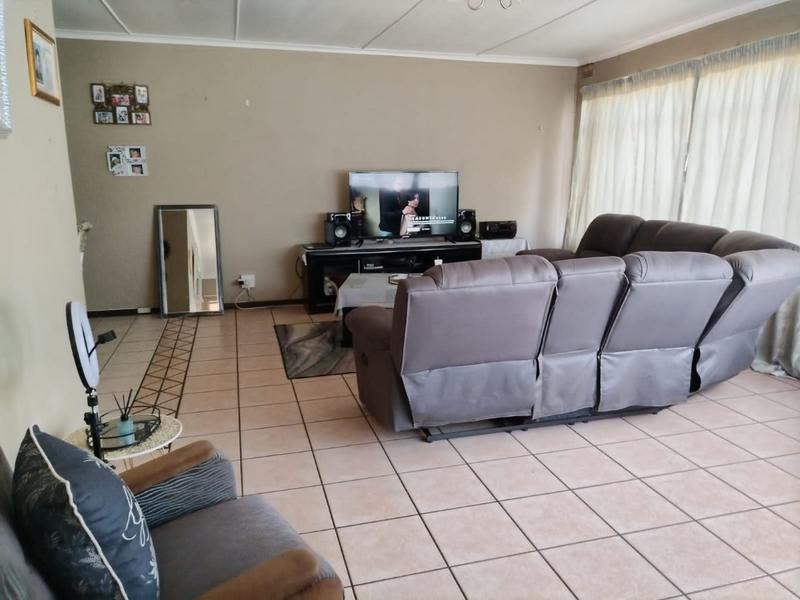 2 Bedroom Property for Sale in Vanderbijlpark CW 3 Gauteng