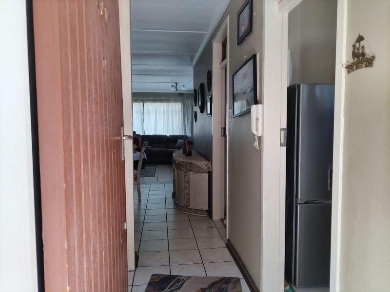 2 Bedroom Property for Sale in Vanderbijlpark CW 3 Gauteng