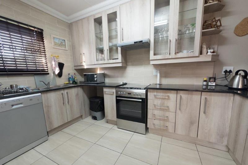 3 Bedroom Property for Sale in Brackendowns Gauteng