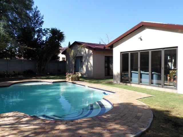 4 Bedroom Property for Sale in Brackenhurst Gauteng