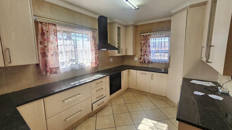 3 Bedroom Property for Sale in New Market Gauteng