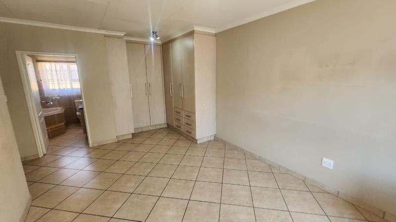 3 Bedroom Property for Sale in New Market Gauteng