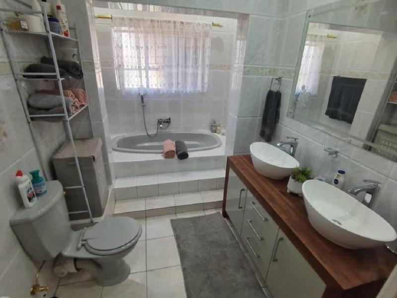 4 Bedroom Property for Sale in Golf Park Gauteng