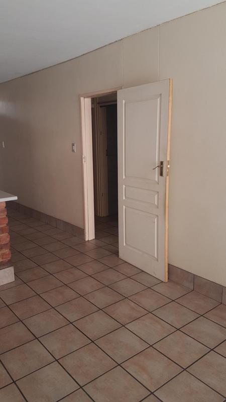 To Let 2 Bedroom Property for Rent in Malvern East Gauteng