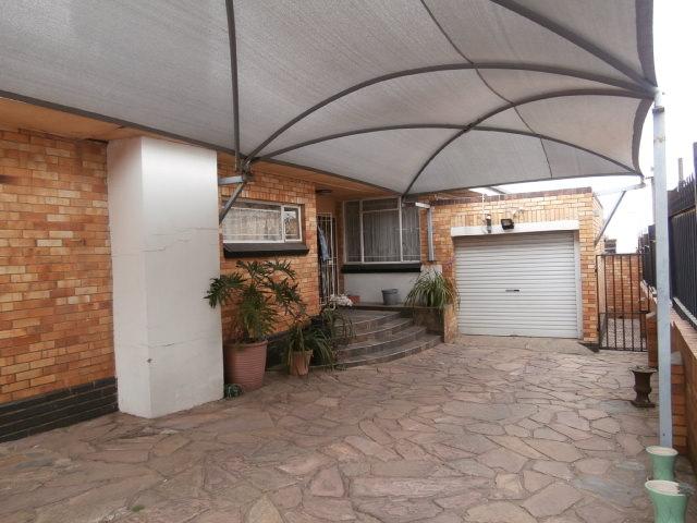 3 Bedroom Property for Sale in Linmeyer Gauteng