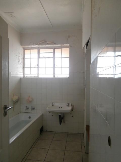 3 Bedroom Property for Sale in Linmeyer Gauteng