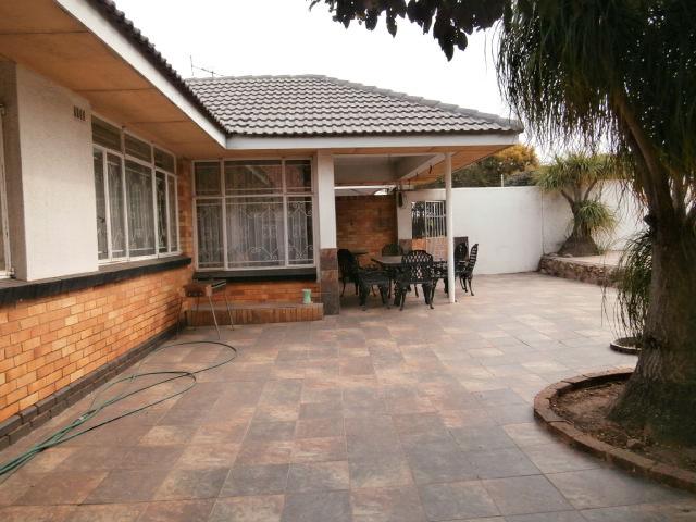 3 Bedroom Property for Sale in Linmeyer Gauteng