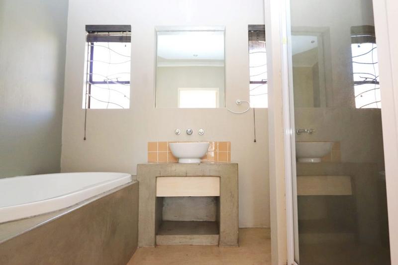 To Let 3 Bedroom Property for Rent in Broadacres Gauteng