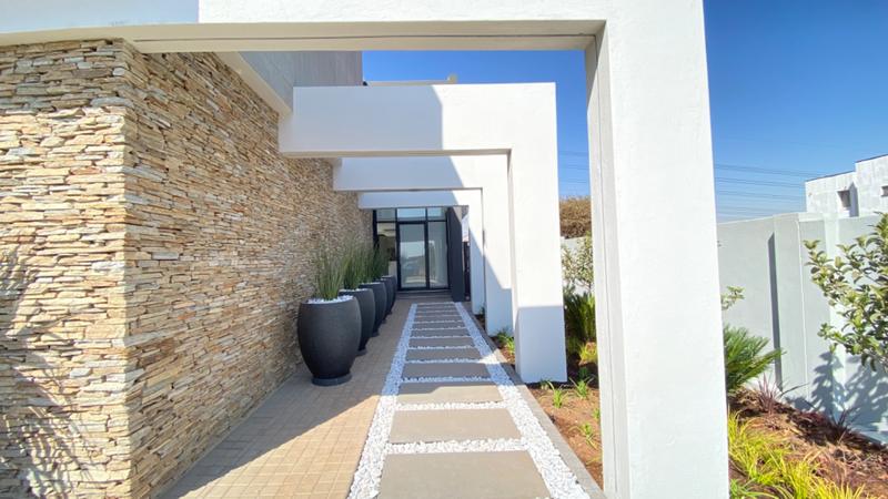 5 Bedroom Property for Sale in Midstream Heights Gauteng