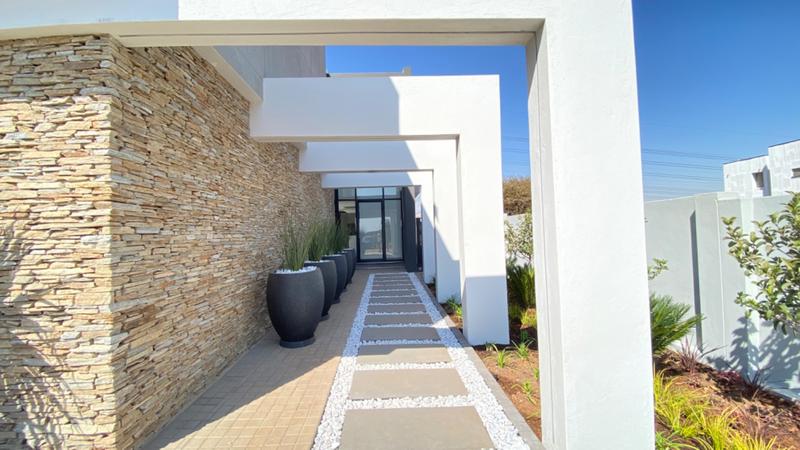 5 Bedroom Property for Sale in Midstream Heights Gauteng