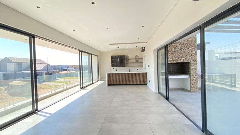 5 Bedroom Property for Sale in Midstream Heights Gauteng