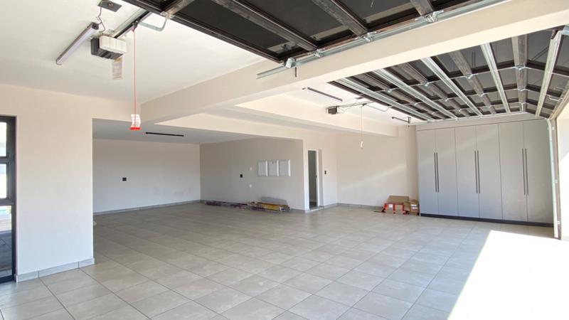 5 Bedroom Property for Sale in Midstream Heights Gauteng