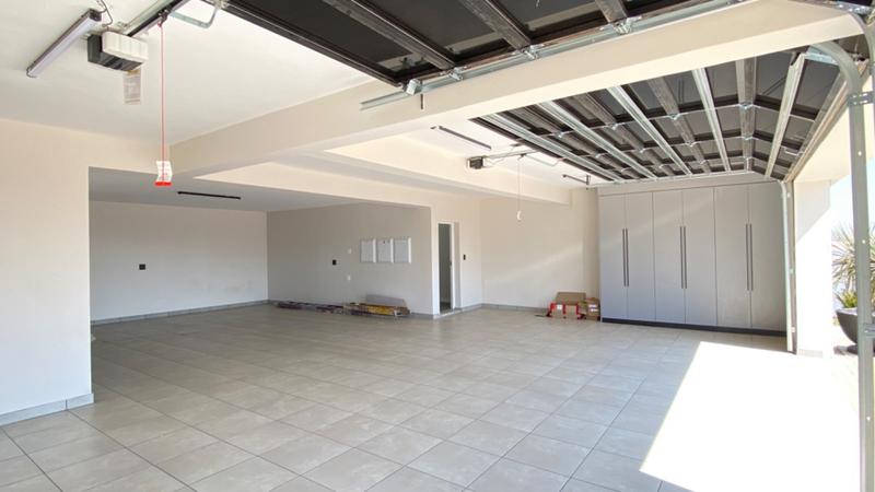 5 Bedroom Property for Sale in Midstream Heights Gauteng