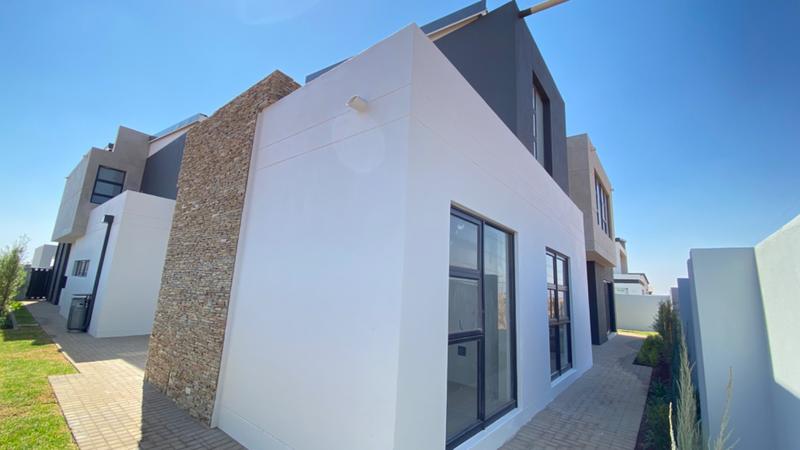 5 Bedroom Property for Sale in Midstream Heights Gauteng