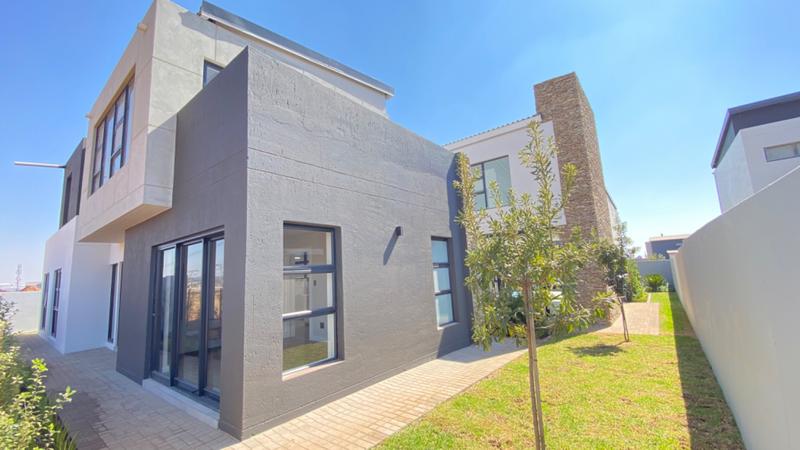 5 Bedroom Property for Sale in Midstream Heights Gauteng