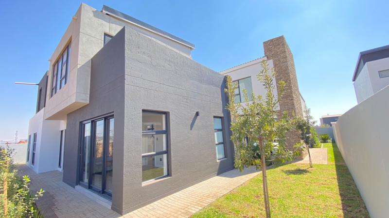 5 Bedroom Property for Sale in Midstream Heights Gauteng