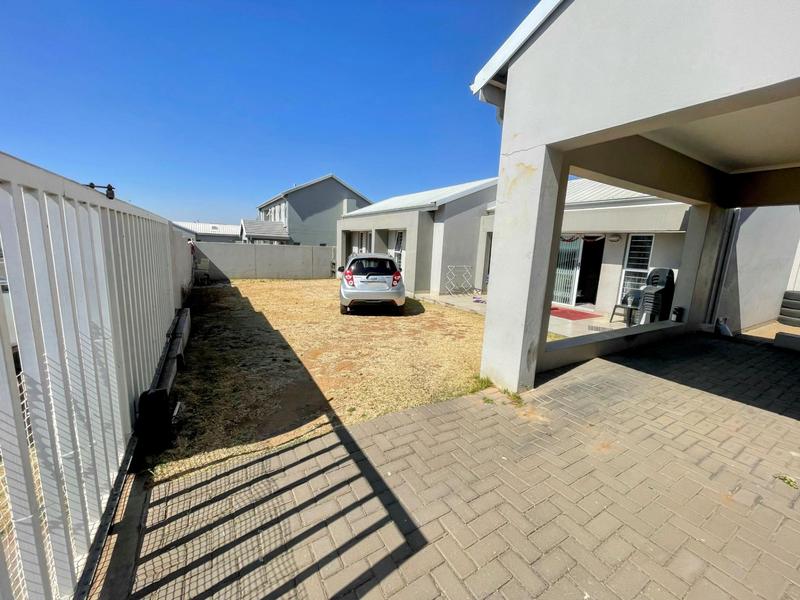 2 Bedroom Property for Sale in Blue Hills Gauteng