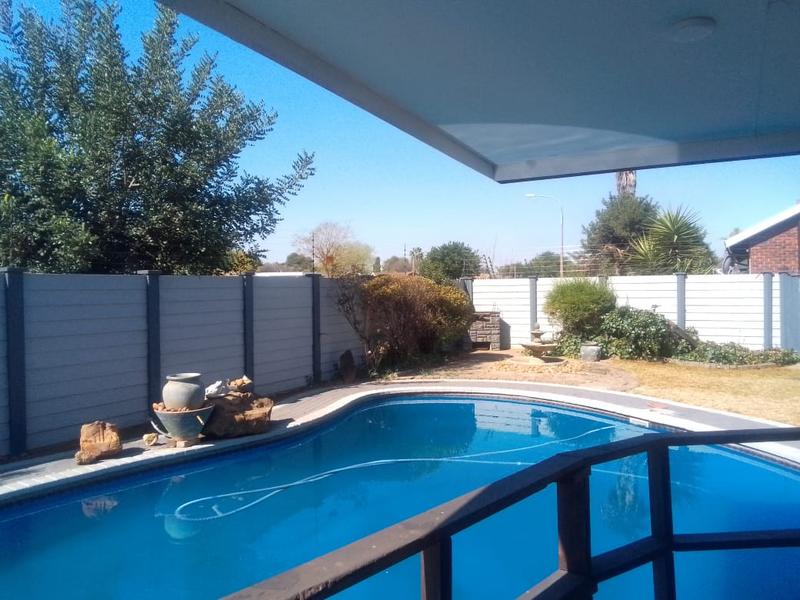 To Let 4 Bedroom Property for Rent in Vanderbijlpark Sw 2 Gauteng