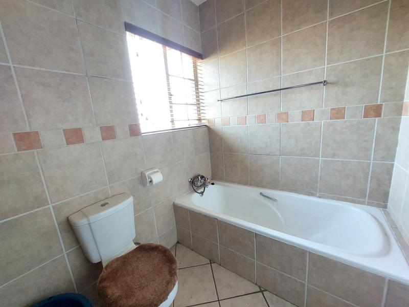 2 Bedroom Property for Sale in Country View Estate Gauteng