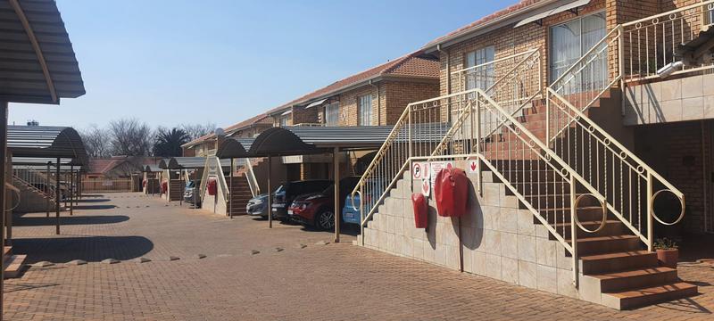 To Let 2 Bedroom Property for Rent in Helikonpark Gauteng